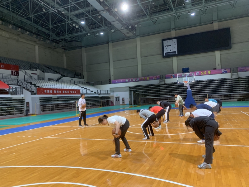 球星晒训练照：永远向前