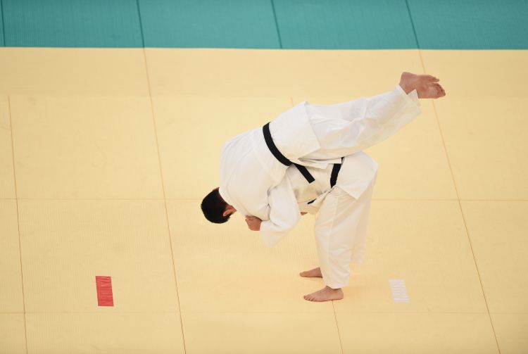 Emira Cup赛车：一台有“莲花魂”的赛道舞者